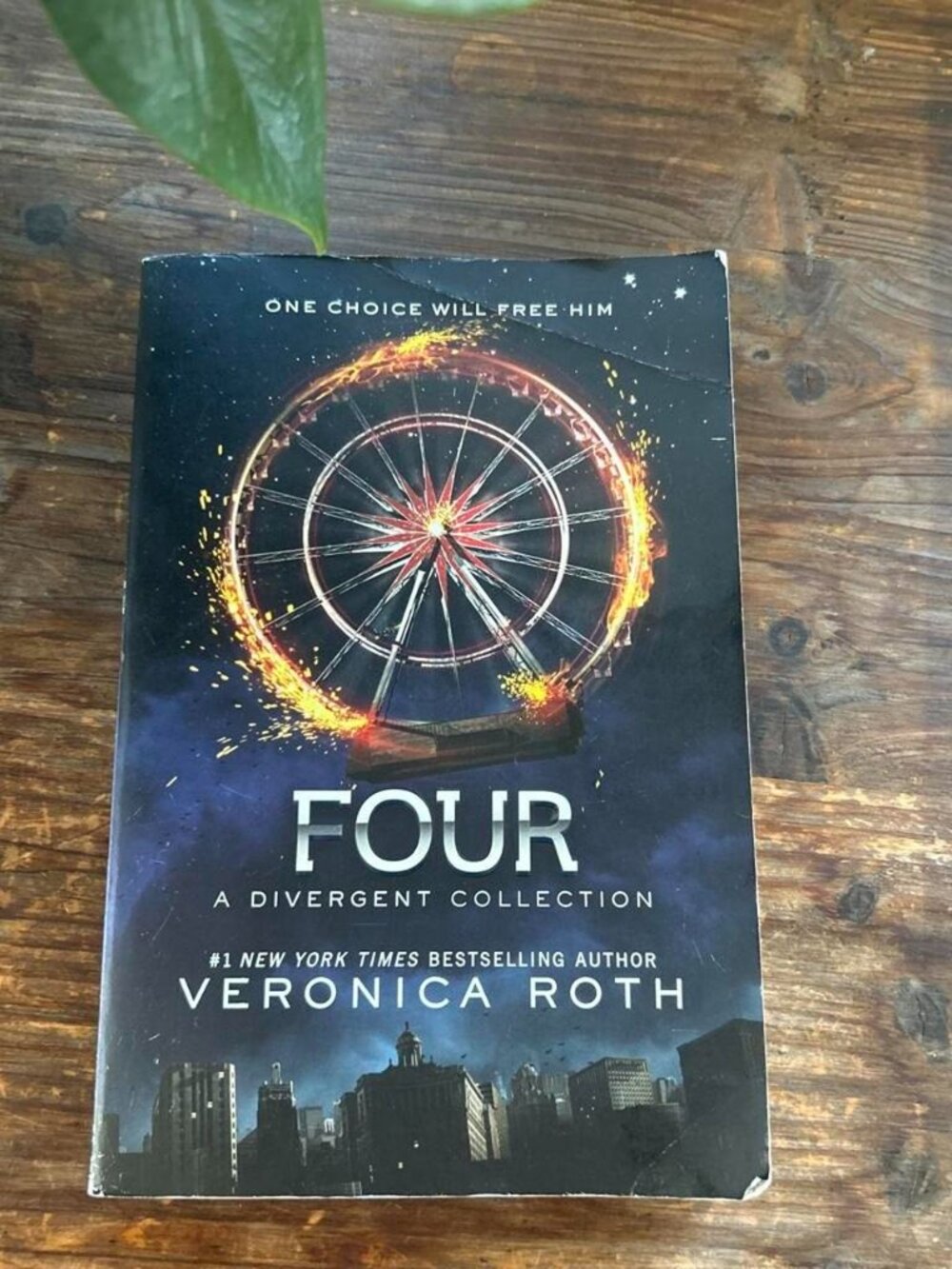 Four: A Divergent Collection by Veronica Roth